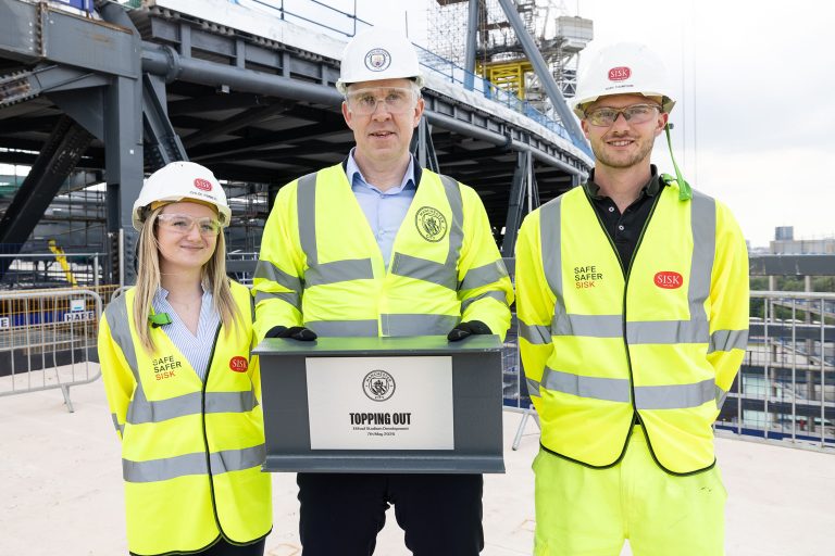 SISK AND MANCHESTER CITY CELEBRATES TOPPING OUT OF NEW ENTERTAINMENT DESTINATION